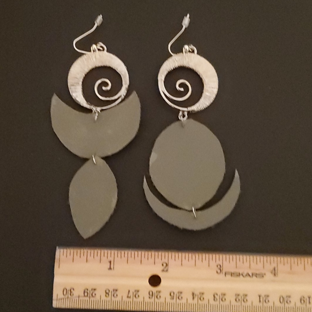 Jewelry - Picture 2 of 2